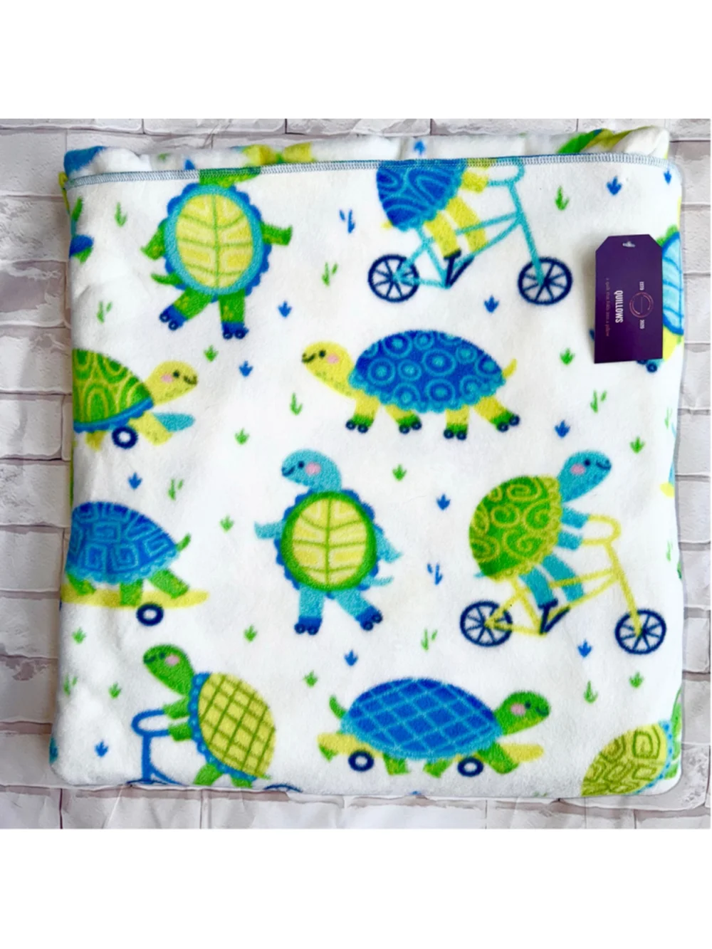 NWT Quillow Turle Pattern Fleece Quilt/Pillow Blanket 40 x 48